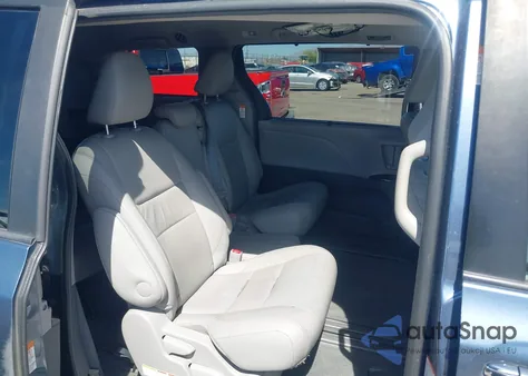 2016 Toyota Sienna Xle 8 Passenger from USA, damaged, VIN 5TDYK3DC3GS714537